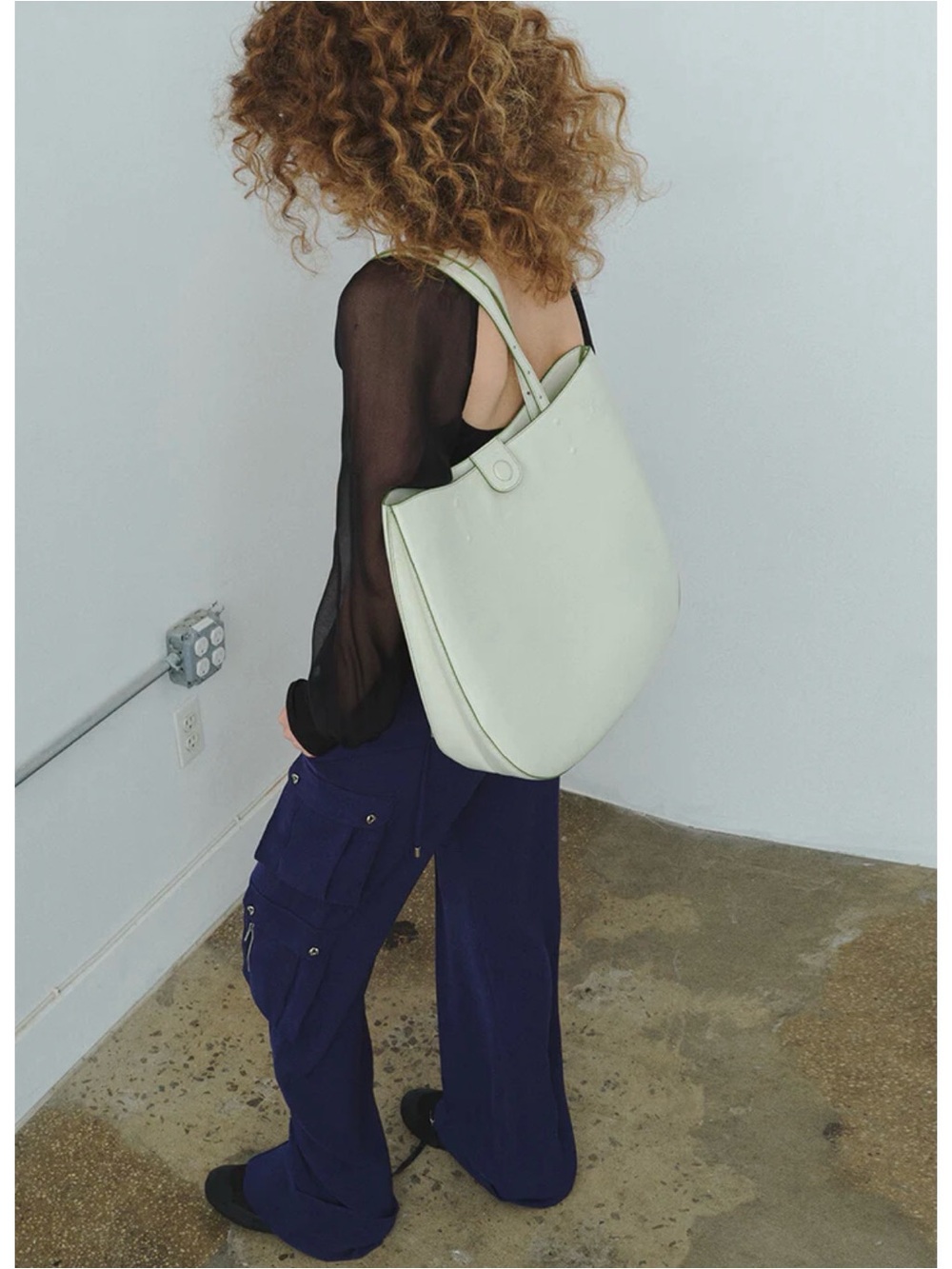 HANWEN Milk White w/ Olive Green Contrast Leah Carryall VGUC